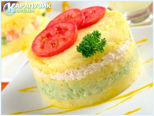 Картофельное пюре запеченное с сыром, луком и помидорами