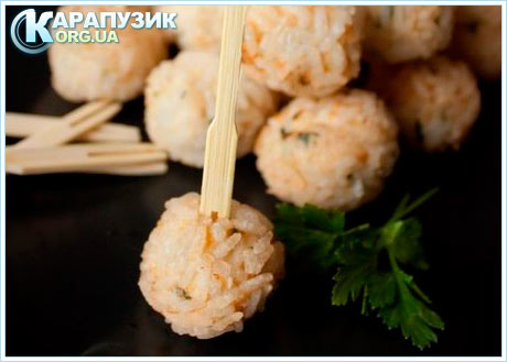 Шарики из курицы в рисе